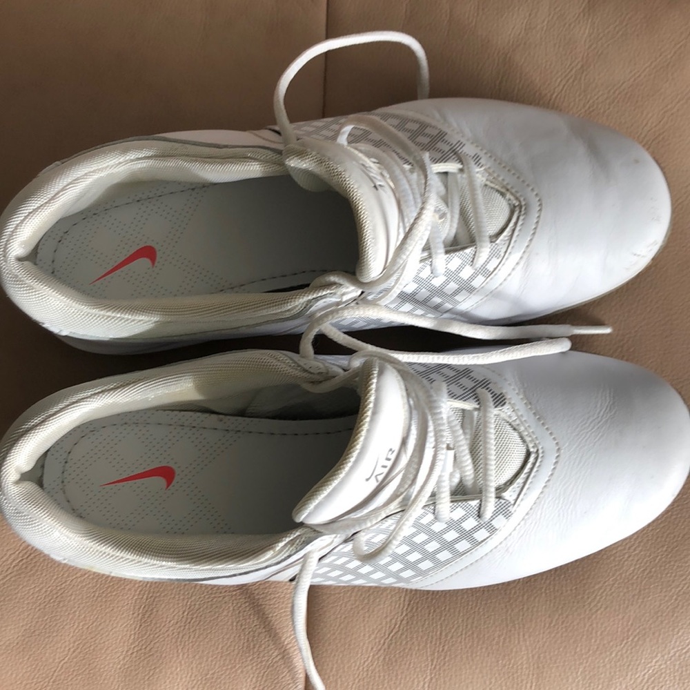 Women’s golf shoes